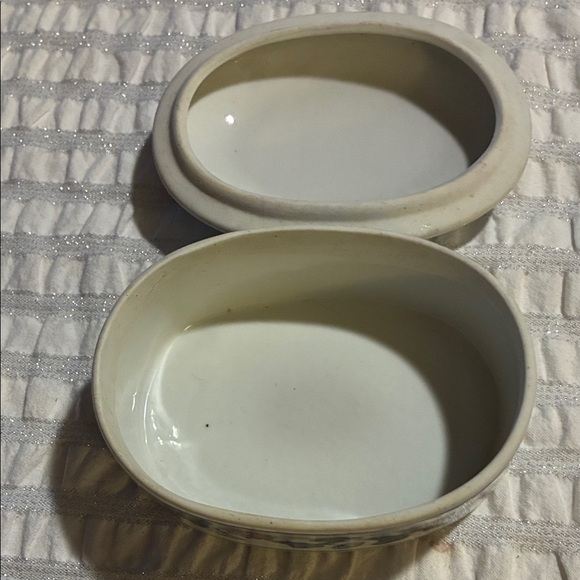 Floral Covered Ceramic Trinket Box- Chinese - Picture 3 of 7